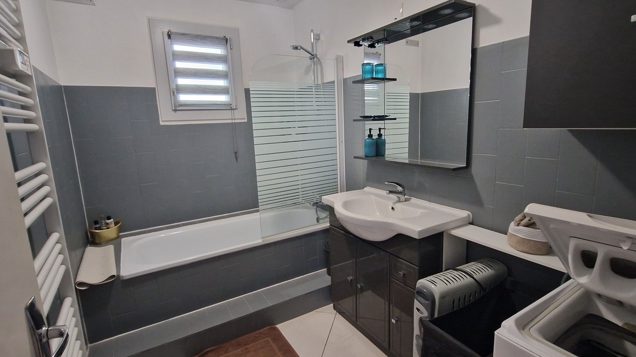 Photo of Bathroom in Gy