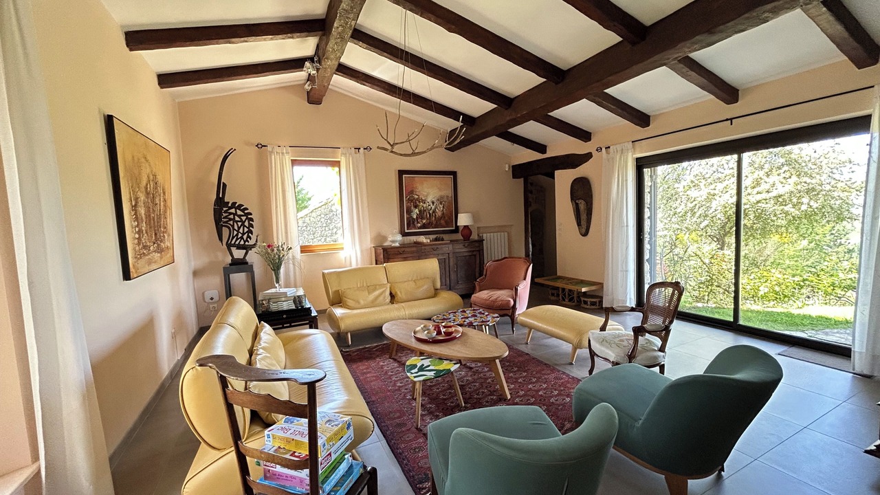 Photo of Livingroom in Le Poet-Sigillat