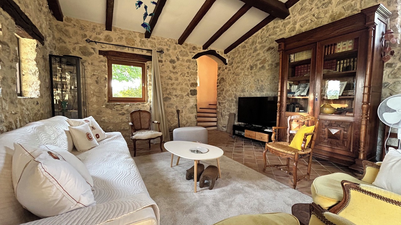 Photo of Livingroom in Le Poet-Sigillat