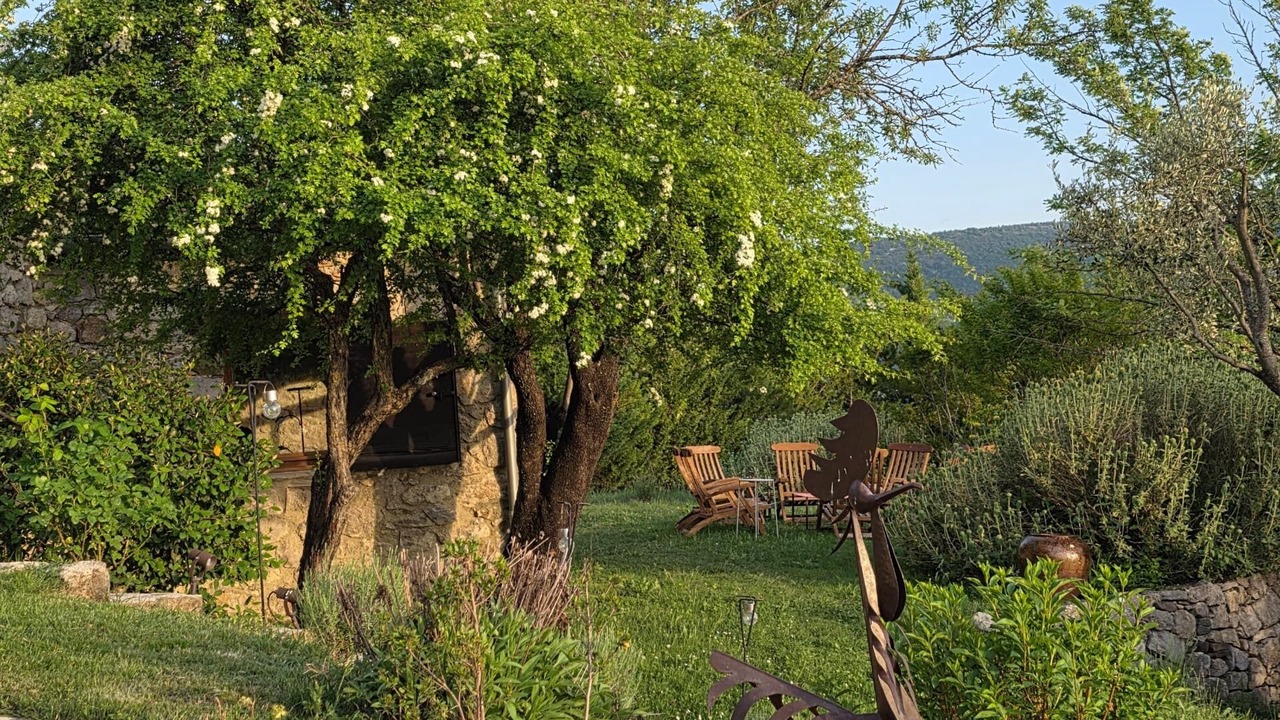 Photo of Outdoor in Le Poet-Sigillat