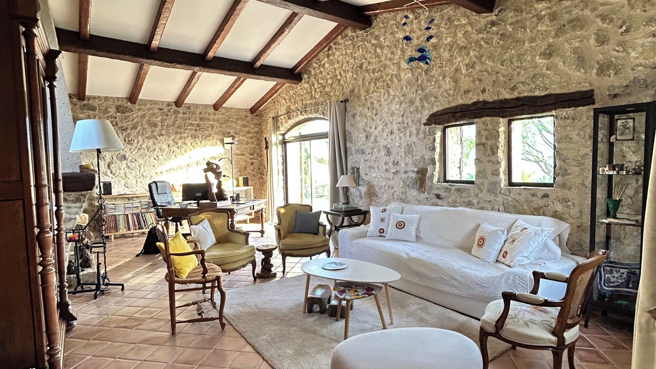 Photo of Livingroom in Le Poet-Sigillat