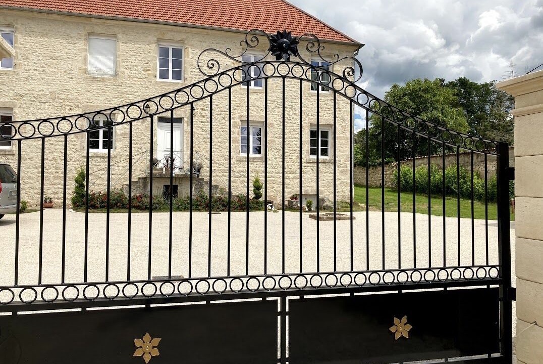 Photo of Outdoor in Membrey