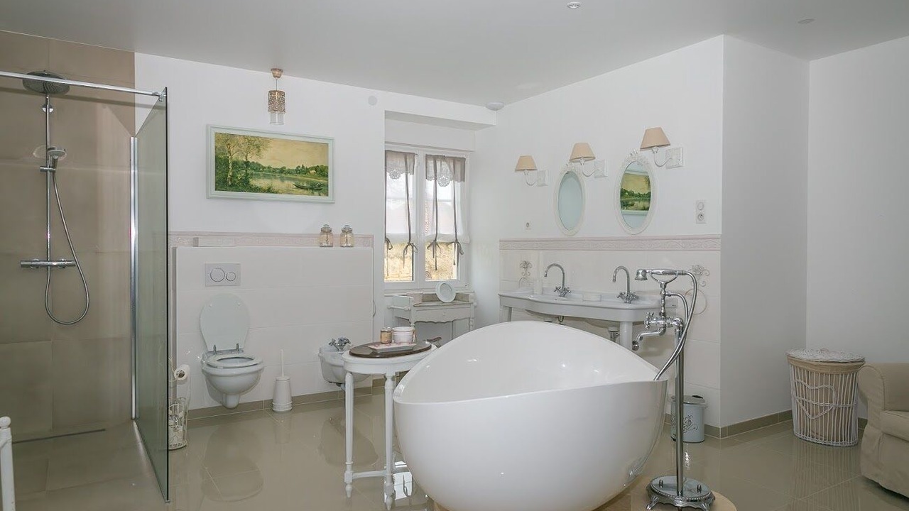 Photo of Bathroom in Membrey