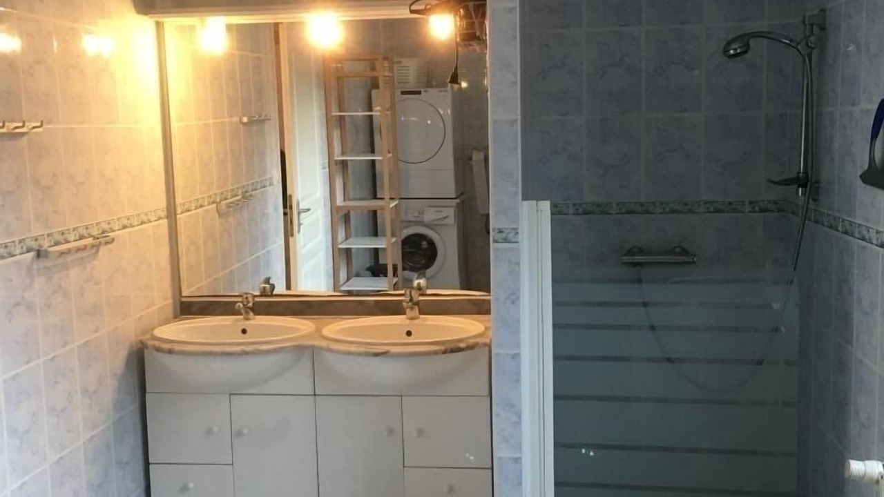 Photo of Bathroom in Flainval