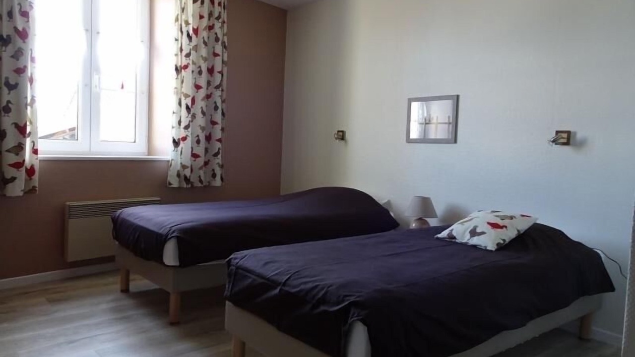 Photo of Bedroom in Senaide