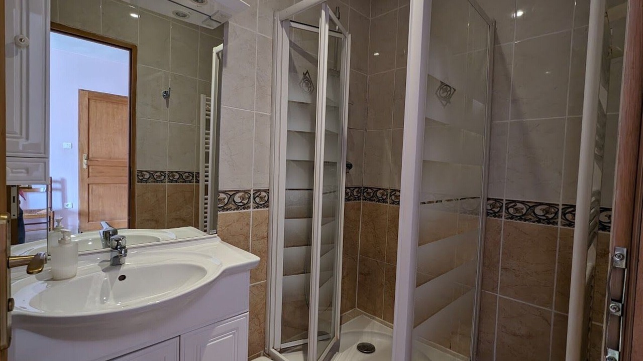 Photo of Bathroom in Serocourt