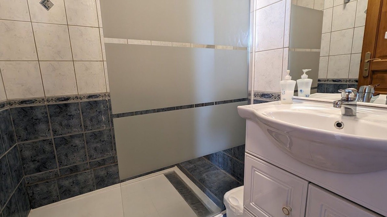 Photo of Bathroom in Serocourt