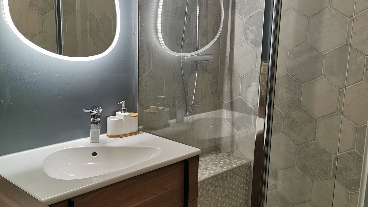 Photo of Bathroom in Plateau — Pyramide