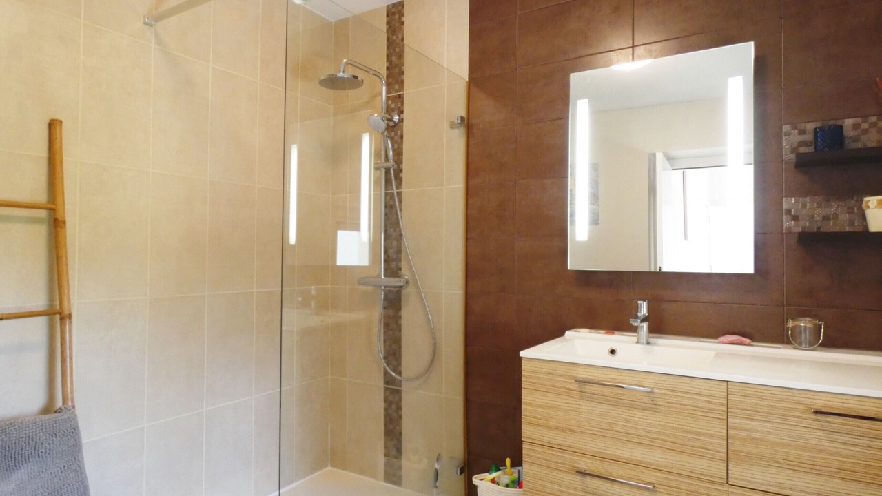 Photo of Bathroom in La Garde-Adhemar