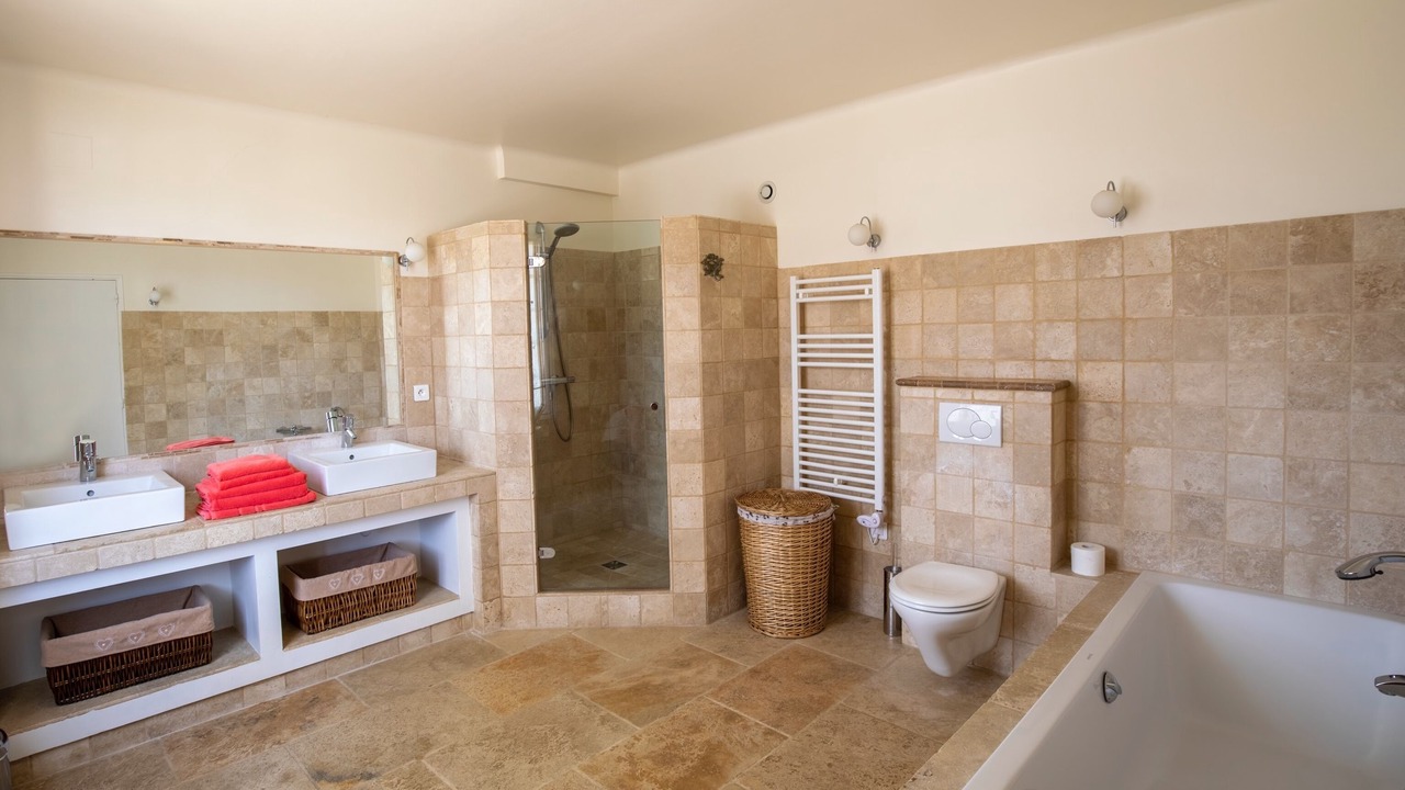 Photo of Bathroom in Roaix