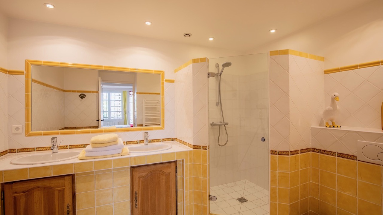 Photo of Bathroom in Roaix