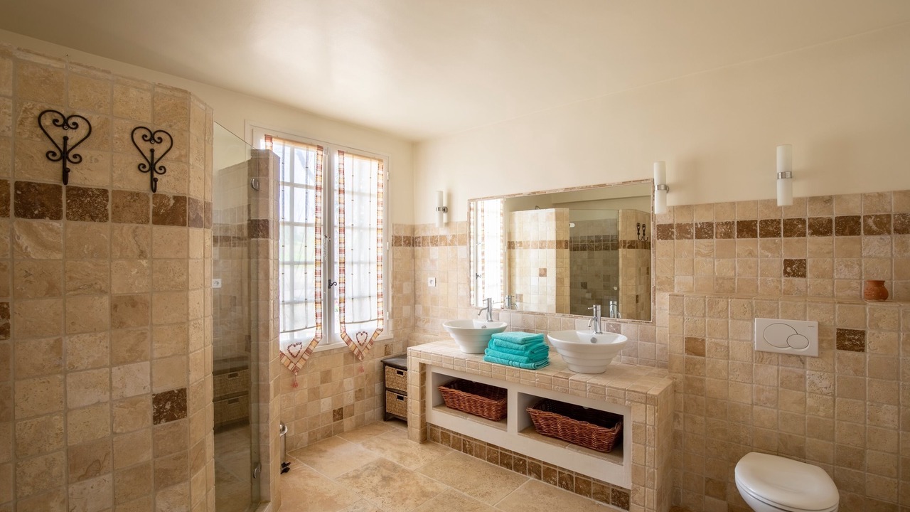 Photo of Bathroom in Roaix