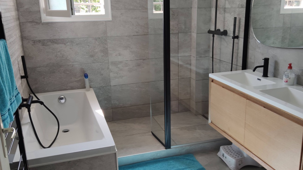 Photo of Bathroom in Brenthonne