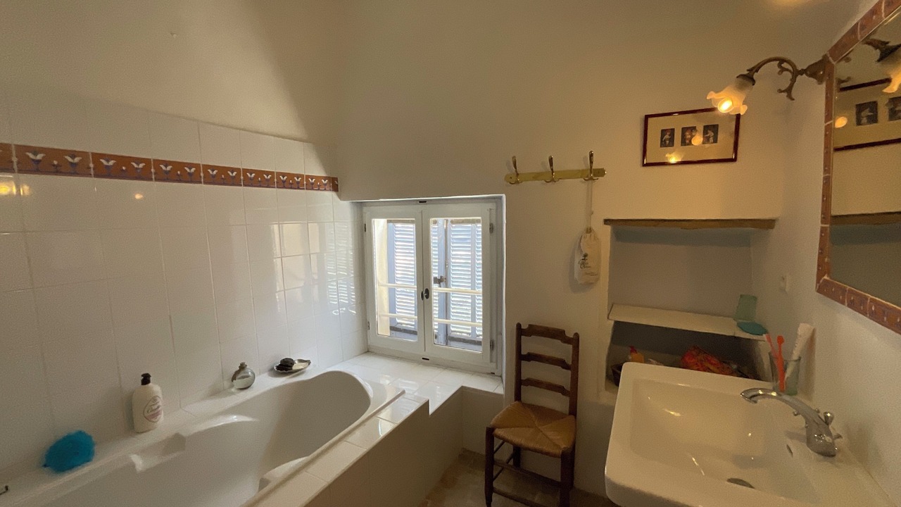 Photo of Bathroom in Puymeras