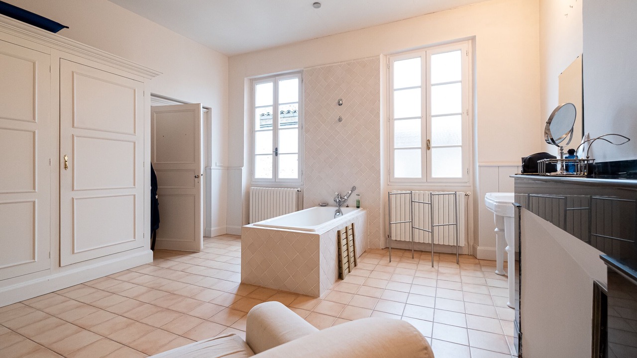 Photo of Bathroom in Castelnau-de-Montmiral