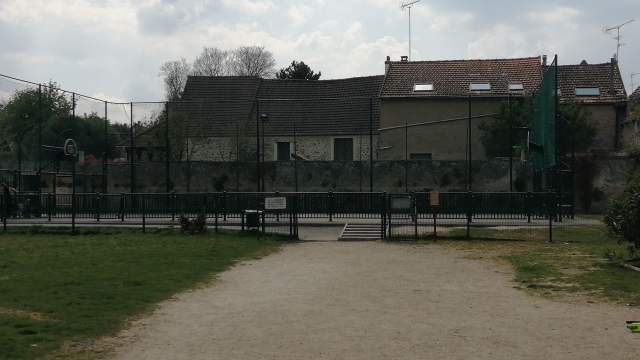 Photo of Others in Linas