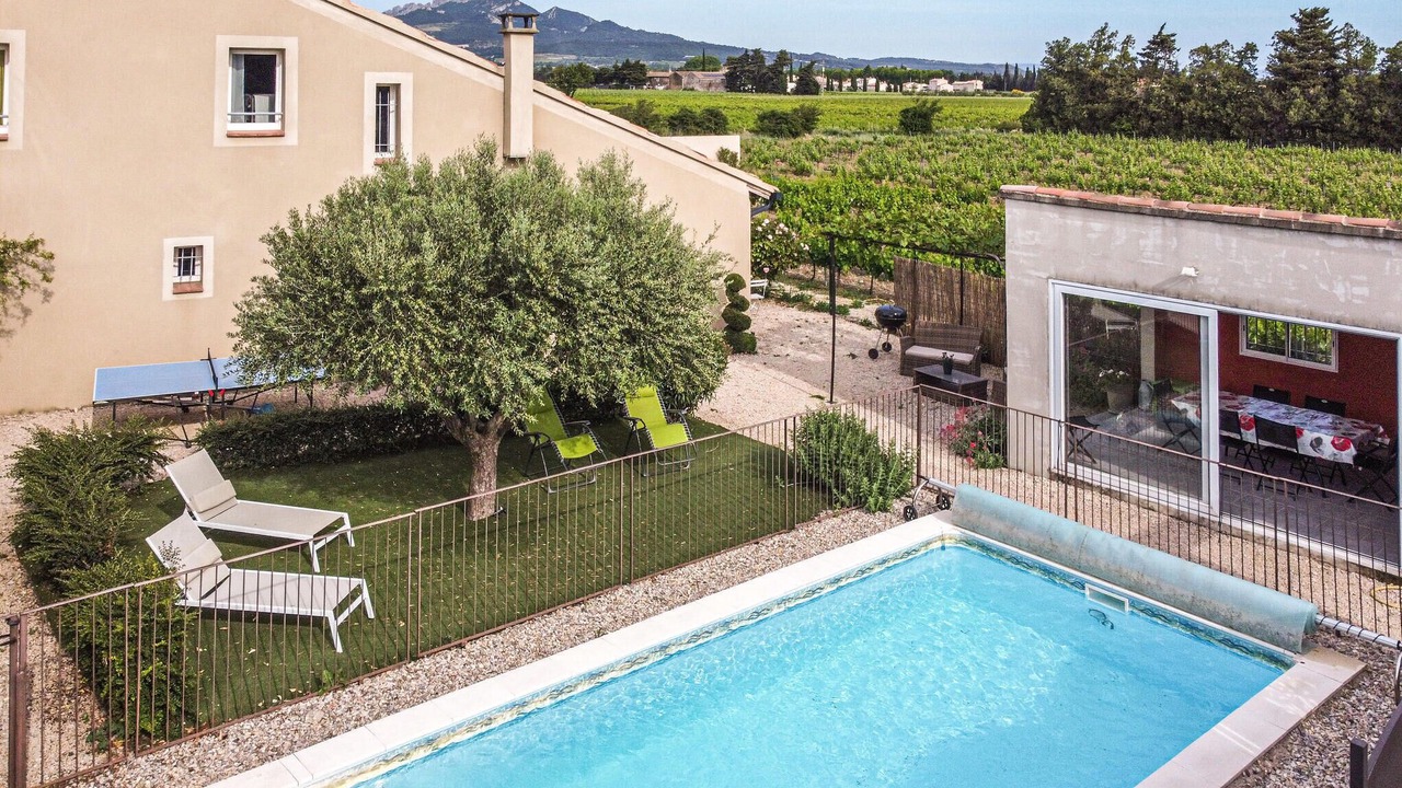 Photo of Outdoor in Violes