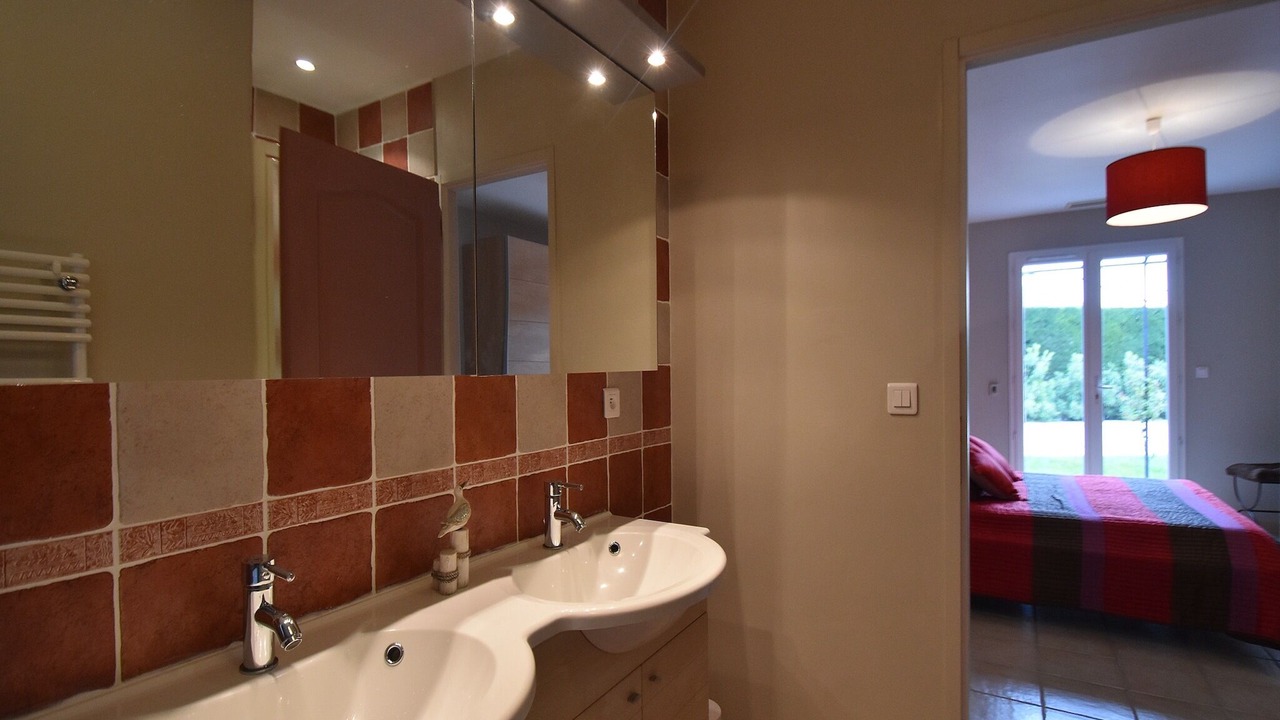 Photo of Bathroom in Beaumes-de-Venise