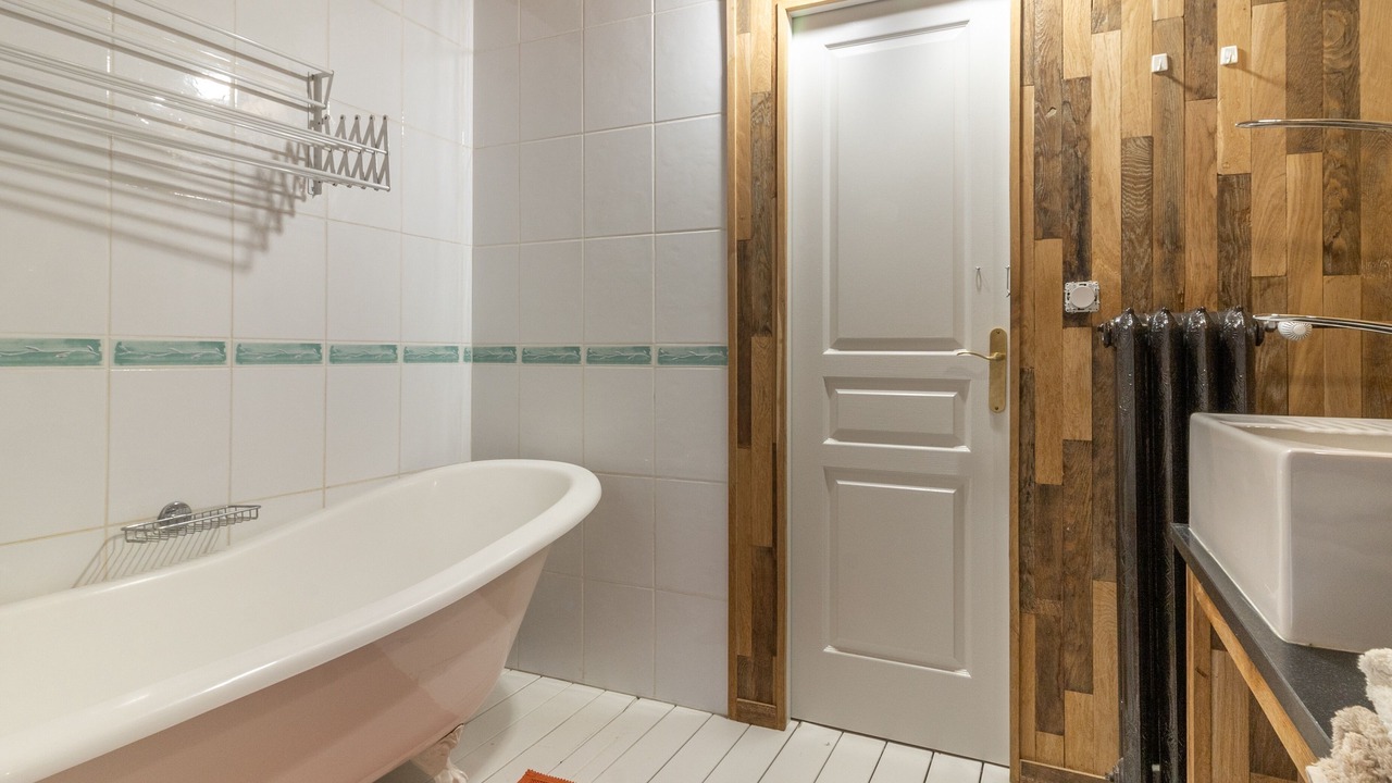 Photo of Bathroom in Epervans