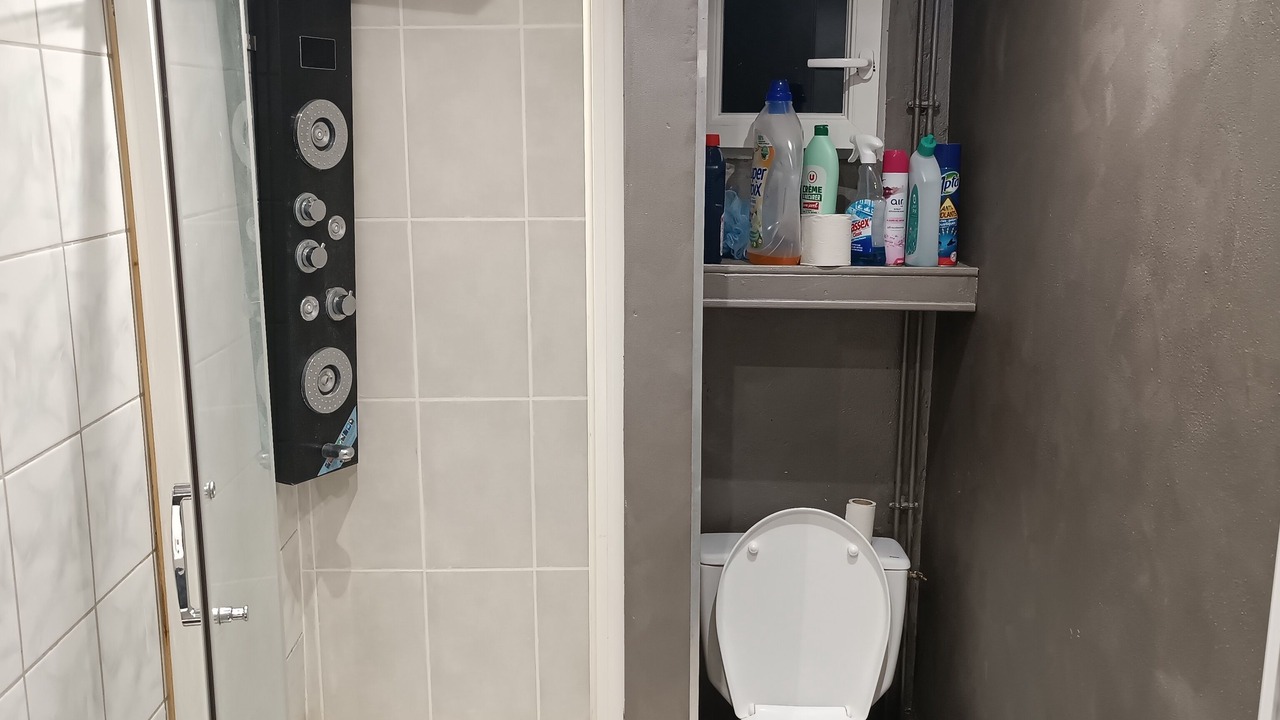 Photo of Bathroom in Anneyron
