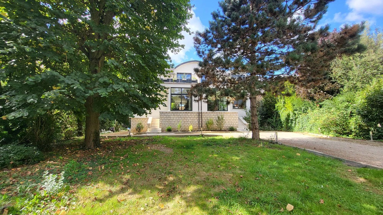 Photo of Others in Verrieres-le-Buisson