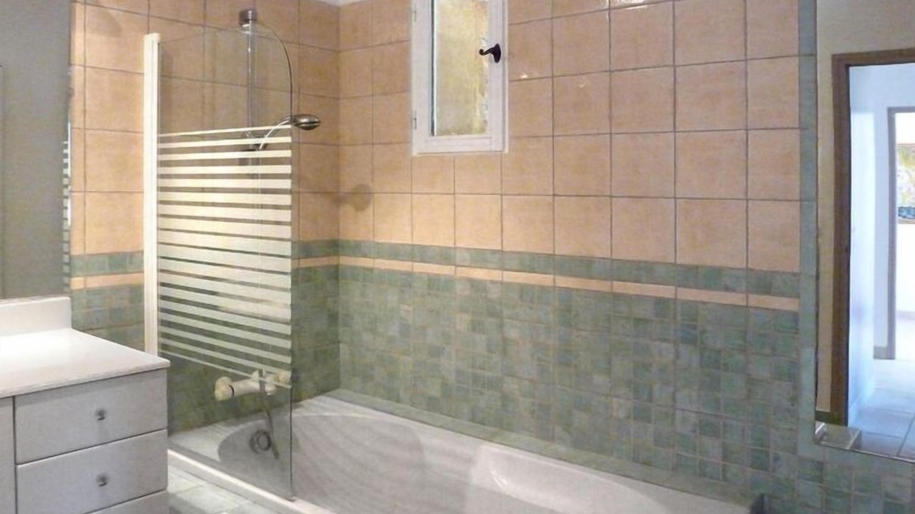 Photo of Bathroom in Puymeras