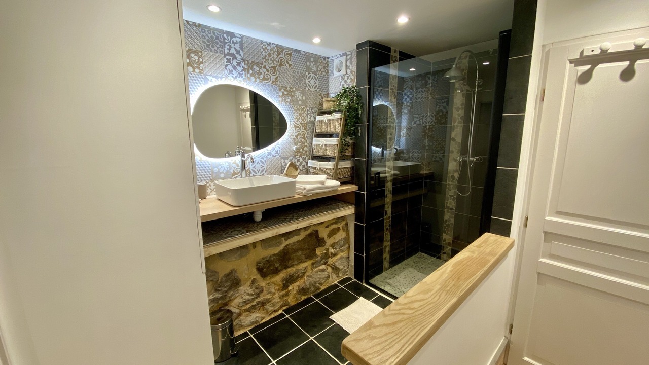 Photo of Bathroom in Nozieres
