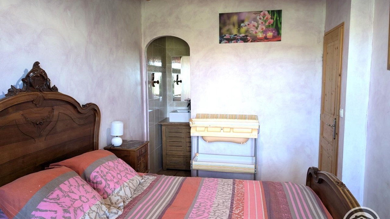 Photo of Bedroom in Saint-Clement-les-Places