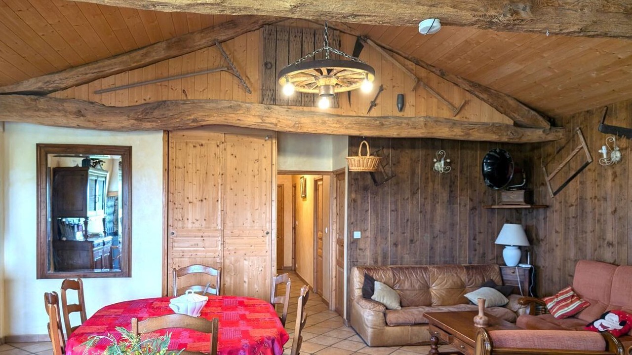 Photo of Livingroom in Saint-Clement-les-Places