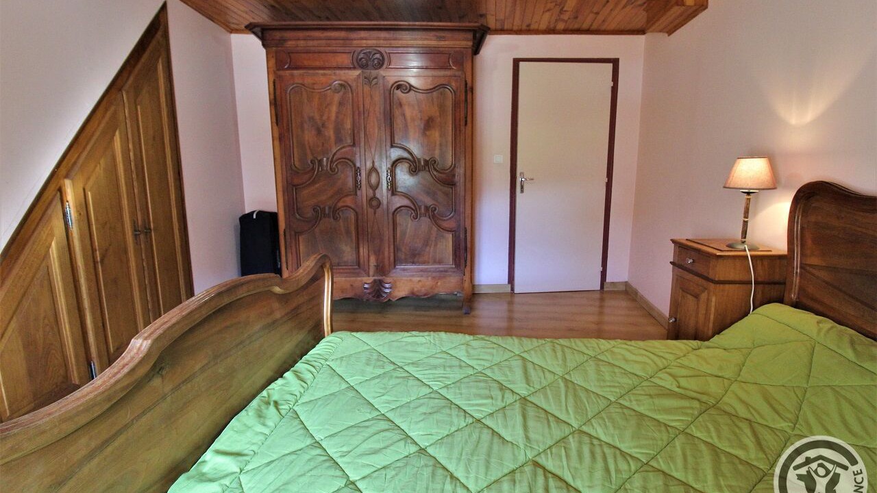 Photo of Bedroom in Saint-Bonnet-des-Bruyeres
