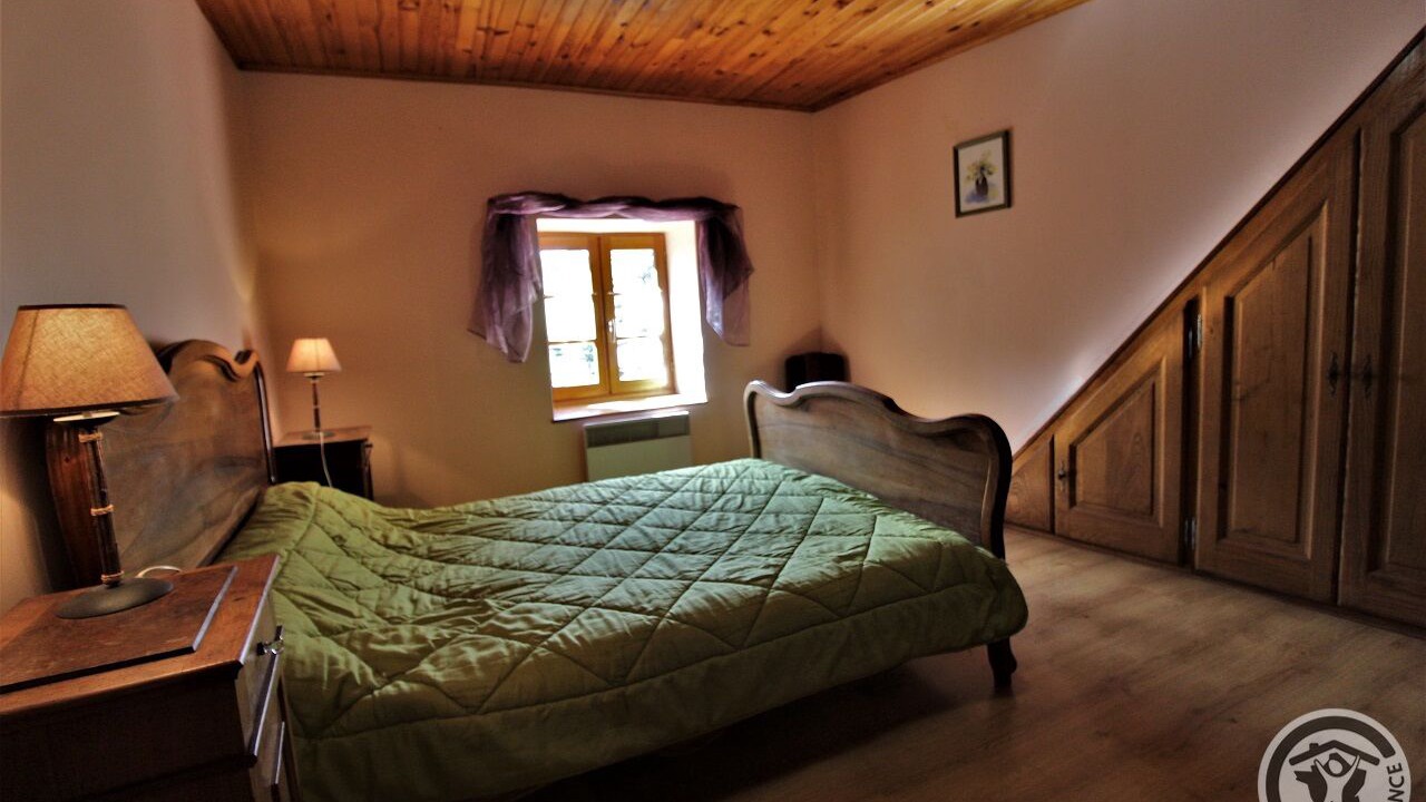 Photo of Bedroom in Saint-Bonnet-des-Bruyeres