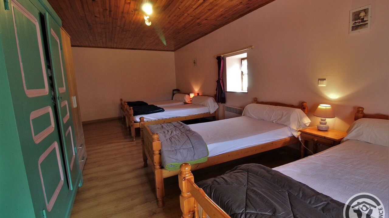 Photo of Bedroom in Saint-Bonnet-des-Bruyeres