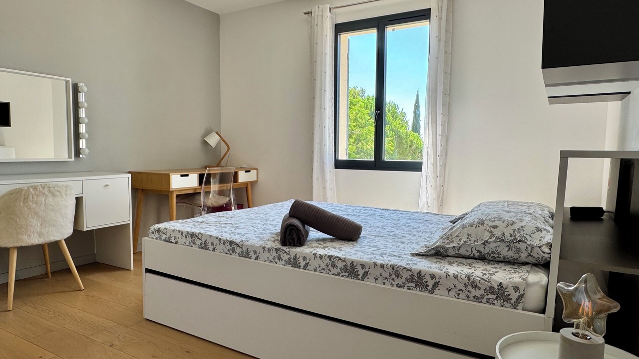 Photo of Bedroom in Sainte-Cecile-les-Vignes