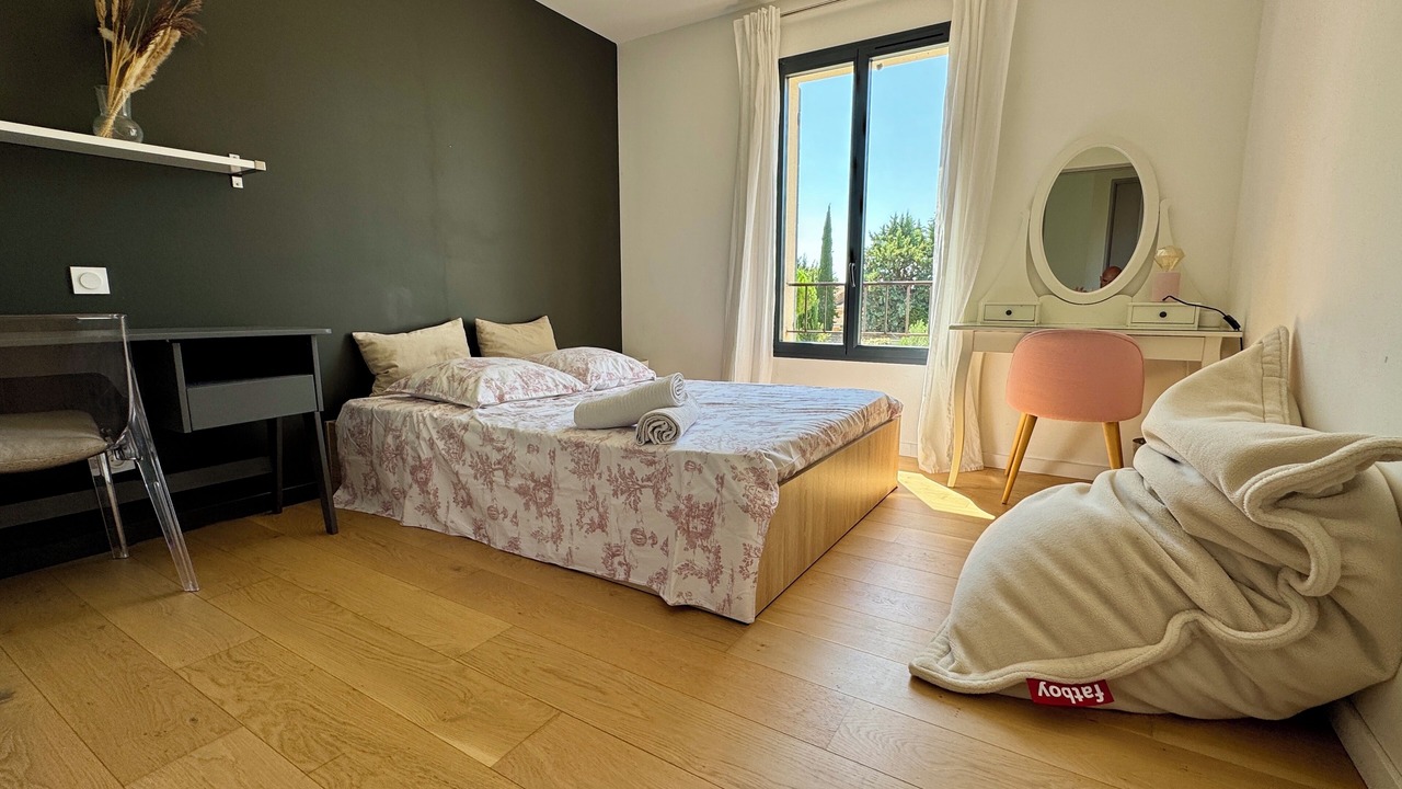 Photo of Bedroom in Sainte-Cecile-les-Vignes