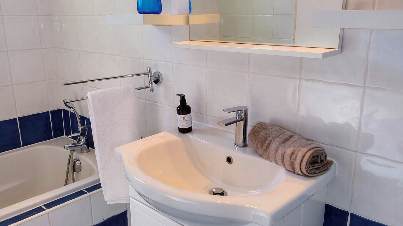 Photo of Bathroom in Caromb