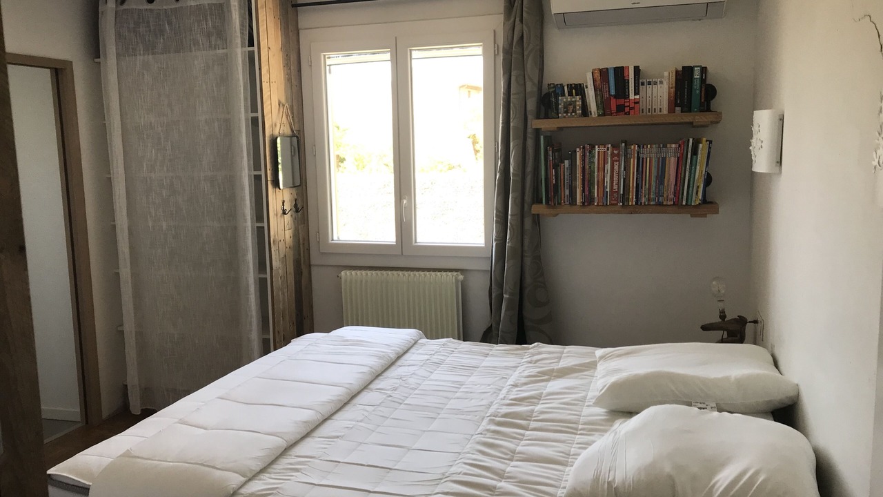 Photo of Bedroom in Sainte-Cecile-les-Vignes