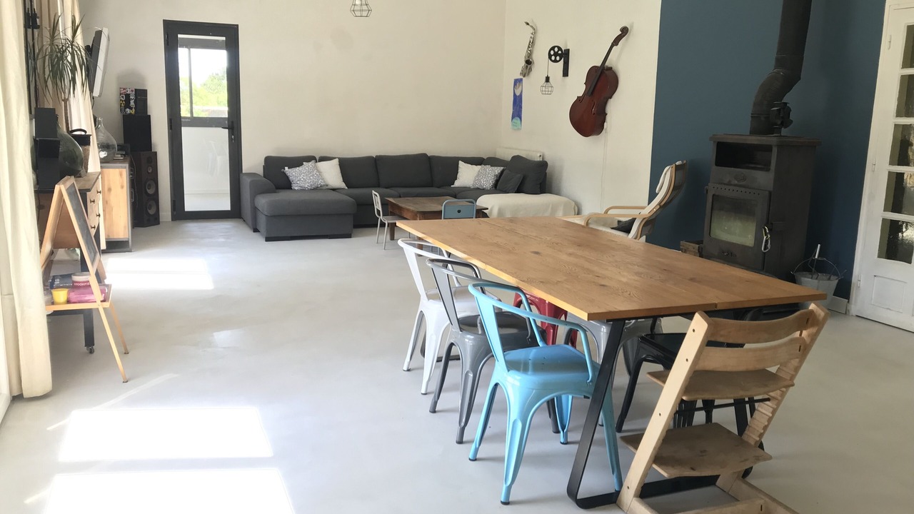 Photo of Livingroom in Sainte-Cecile-les-Vignes