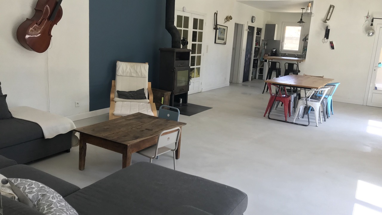 Photo of Livingroom in Sainte-Cecile-les-Vignes