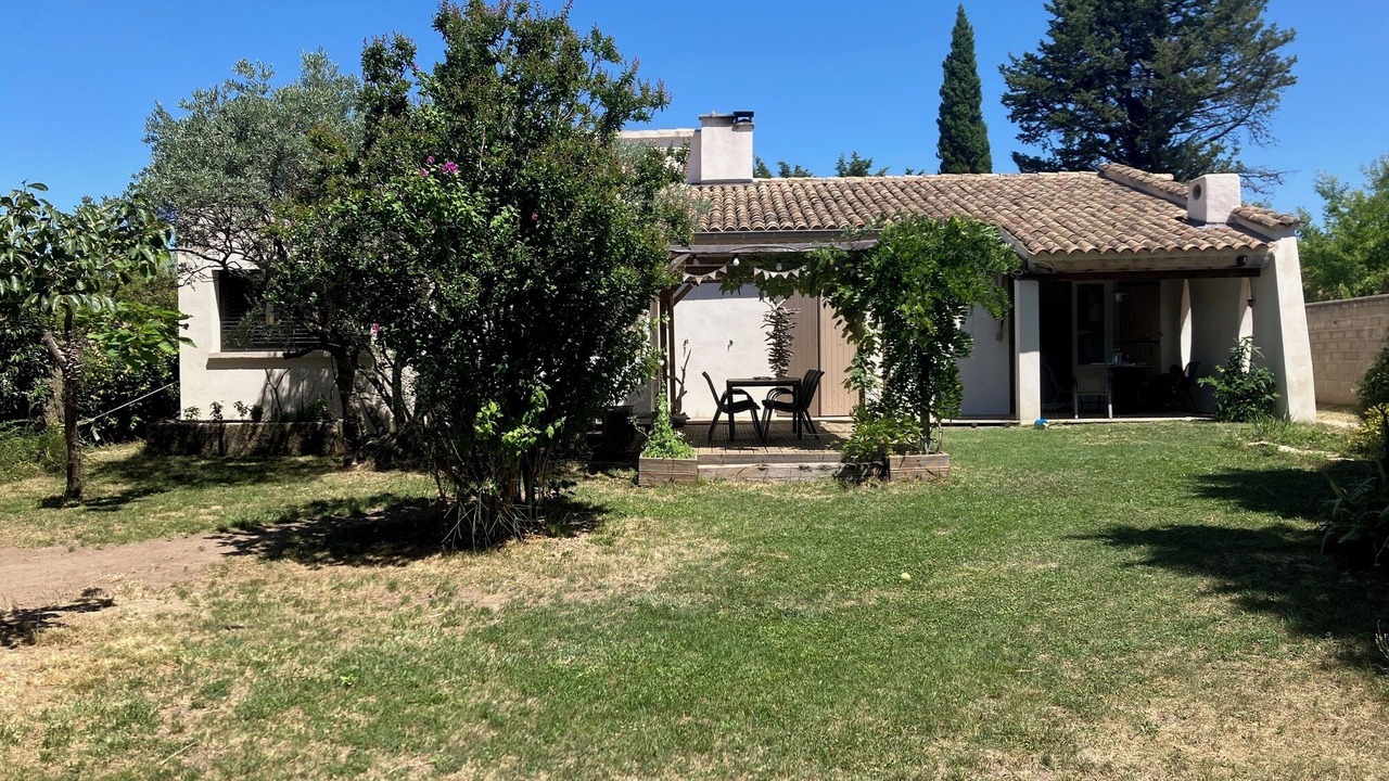 Photo of Outdoor in Sainte-Cecile-les-Vignes