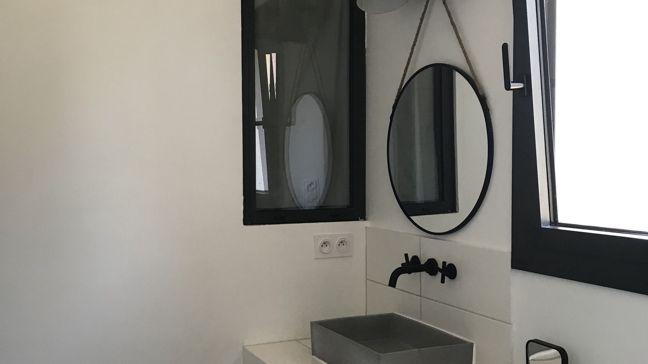 Photo of Bathroom in Sainte-Cecile-les-Vignes