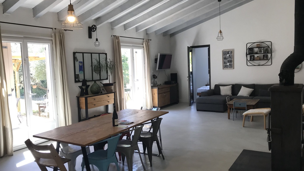 Photo of Livingroom in Sainte-Cecile-les-Vignes