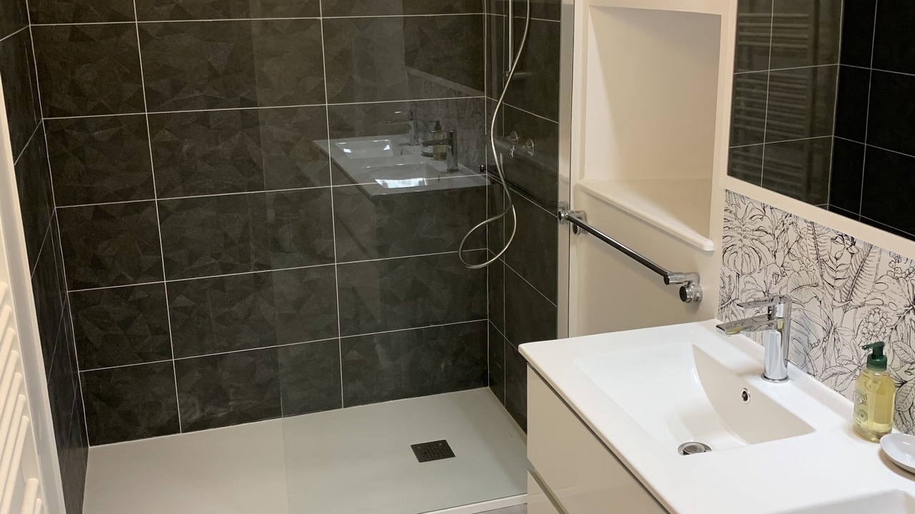 Photo of Bathroom in Givry