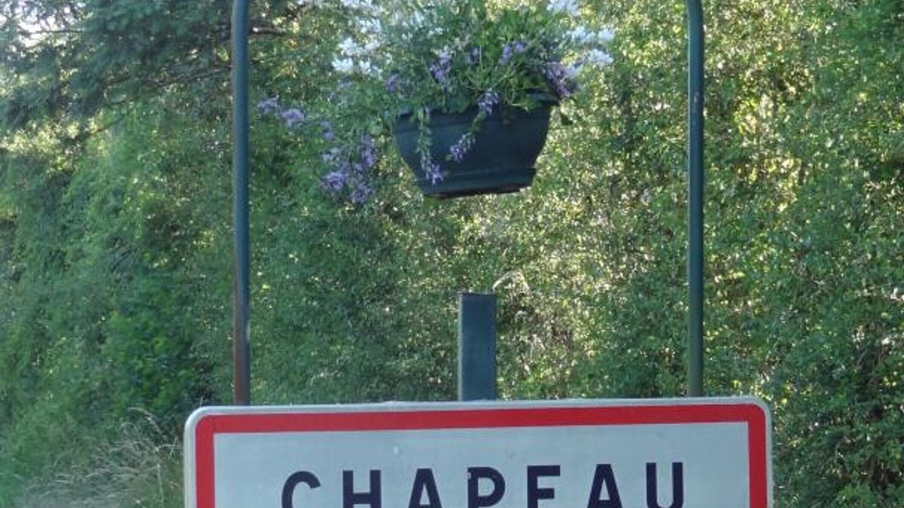 Photo of Others in Chapeau