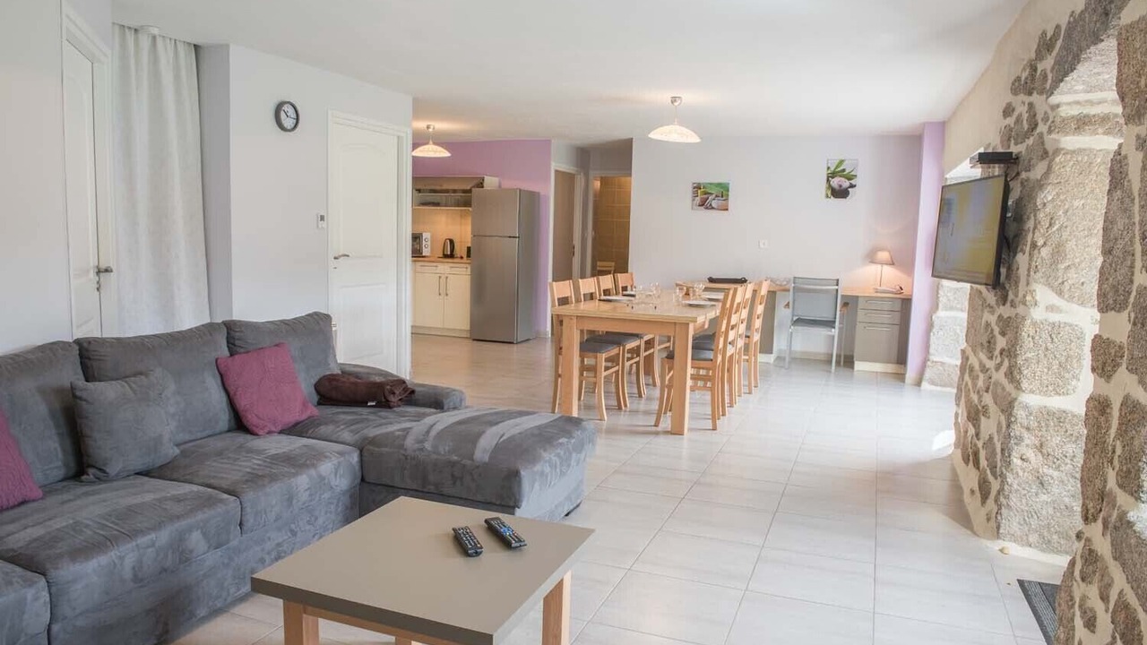 Photo of Livingroom in Saint-Laurent-de-Veyres