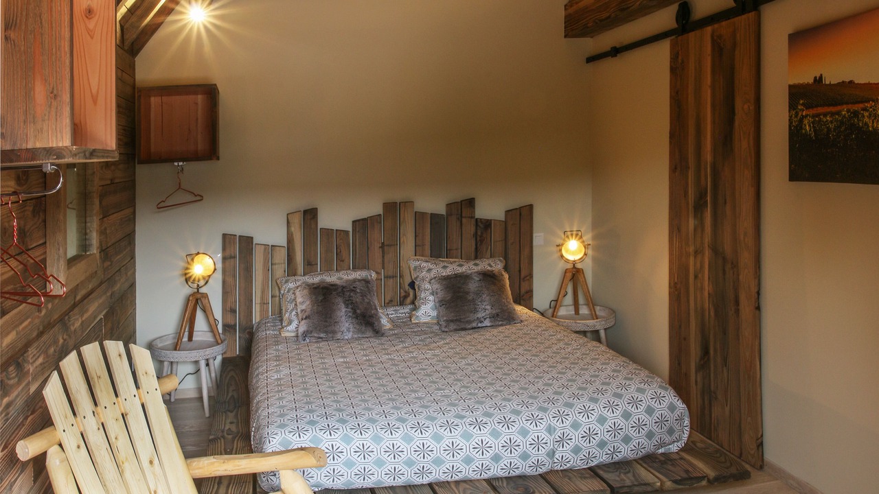 Photo of Bedroom in La Bussiere-sur-Ouche
