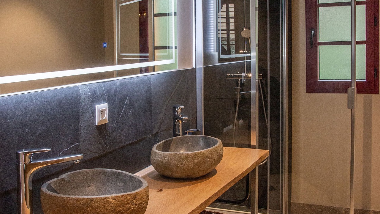 Photo of Bathroom in La Bussiere-sur-Ouche