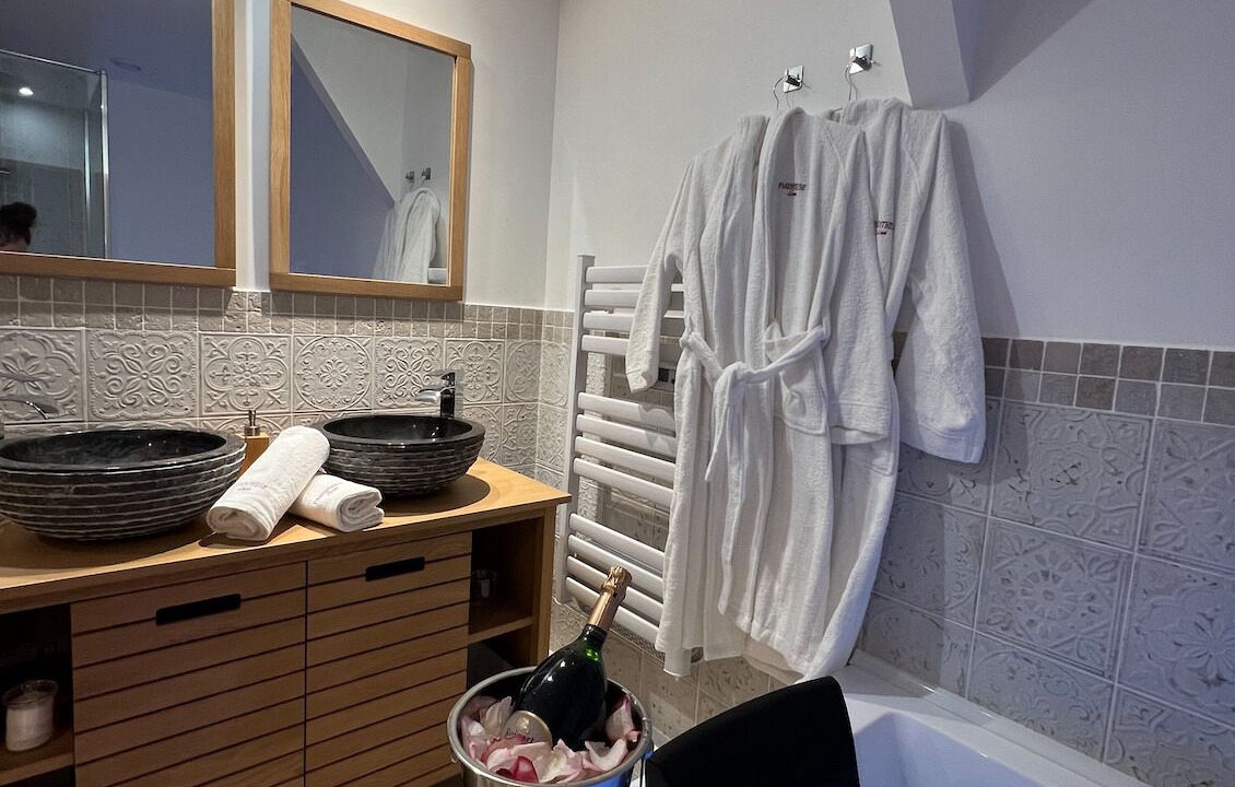 Photo of Bathroom in La Ville-du-Bois