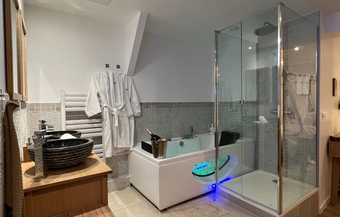 Photo of Bathroom in La Ville-du-Bois