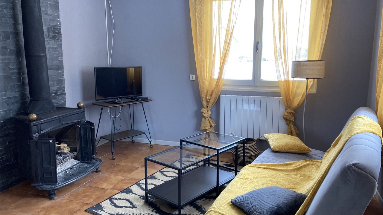 Photo of Livingroom in Longemaison