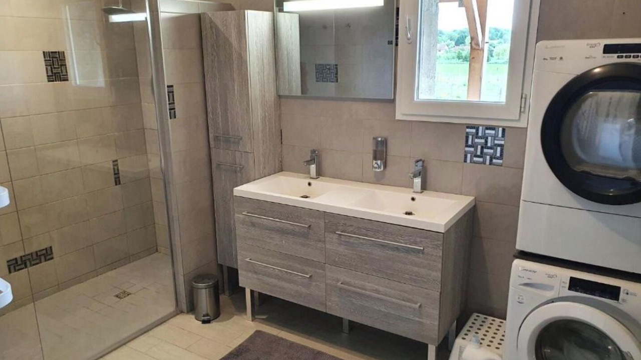 Photo of Bathroom in Commenailles